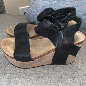 ⭐️Pierre Dumas Wedges⭐️